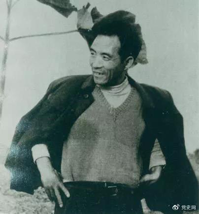 1953年2月7日，毛泽东在中国人民政治协商会议上发表讲话。